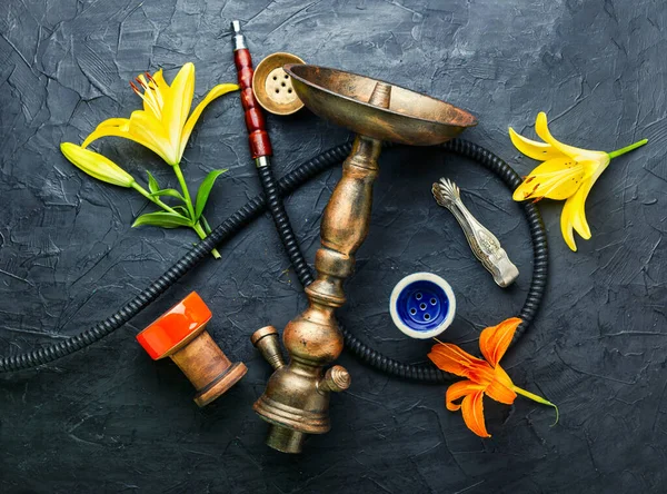 Orientalisk Rökning Hookah Med Doftande Blomma Tobak — Stockfoto