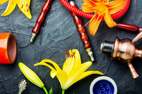 Cachorro Fumante Oriental Com Tabaco Flor Perfumado — Fotografia de Stock