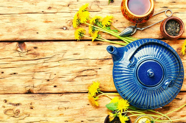 Pachnąca Herbata Ziołowa Kwitnących Mniszków Lekarskich Herbata Kwiatowa — Zdjęcie stockowe