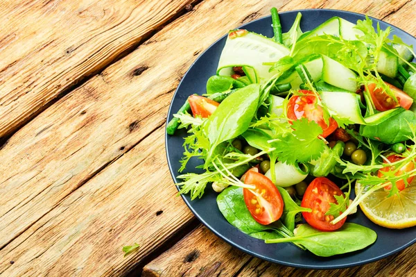 Voorjaarssalade Met Groenten Noten Gezonde Groentesalade — Stockfoto