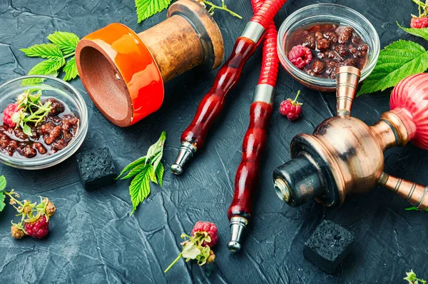 Fumar Narguile Con Tabaco Con Aroma Mermelada Frambuesa Shisha Tradicional — Foto de Stock