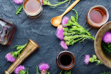 Bitkisel ilaçlarda devedikeni ya da silybum. Yabani otları iyileştiriyor..