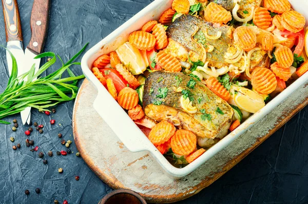 Filetes Pescado Horno Con Verduras Parrilla Plato Para Hornear Delicioso —  Fotos de Stock