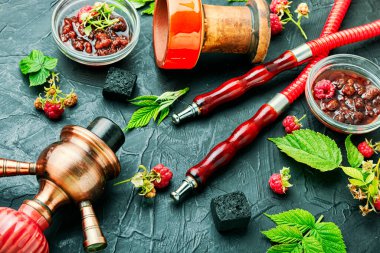 Ahududu reçeli aromalı oryantal nargile.