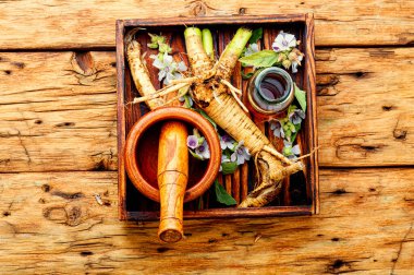 Althaea kökü, bitkisel ilaç, şifalı bitkiler ve kökler..