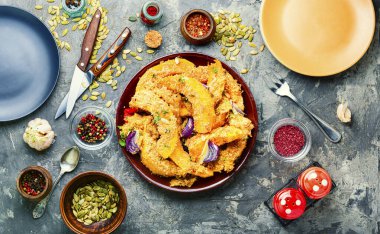 Fırında pişmiş balkabağı parçaları.