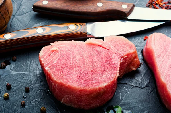 Syrový Steak Tuňáka Čerstvé Červené Filé Tuňáka Close Makro — Stock fotografie