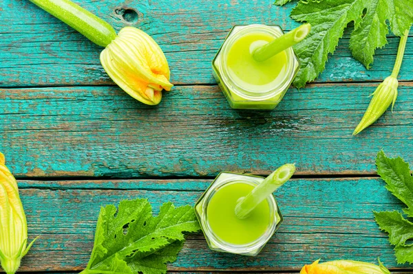 Grüner Frischer Roher Smoothie Aus Zucchini Gesundes Getränk — Stockfoto