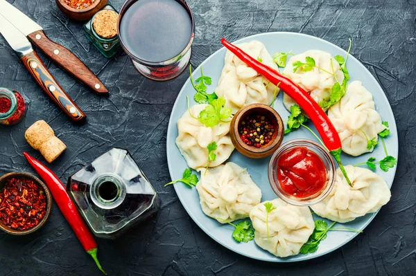 Georgische Knoedels Khinkali Met Groenten Tomatensaus Georgische Keuken — Stockfoto