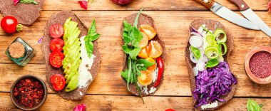 Sebzeli taco ya da taze sebzeli tortilla.