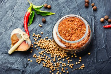 Kuru baharat ve adjika için malzemeler. Kuru Adjika, evrensel baharat.