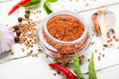 Kuru baharat ve adjika için malzemeler. Kuru Adjika, evrensel baharat.