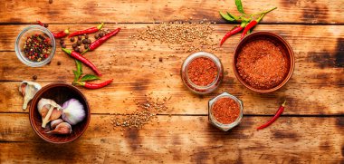Ev yapımı baharat, kuru ekstazi ve malzemeler.