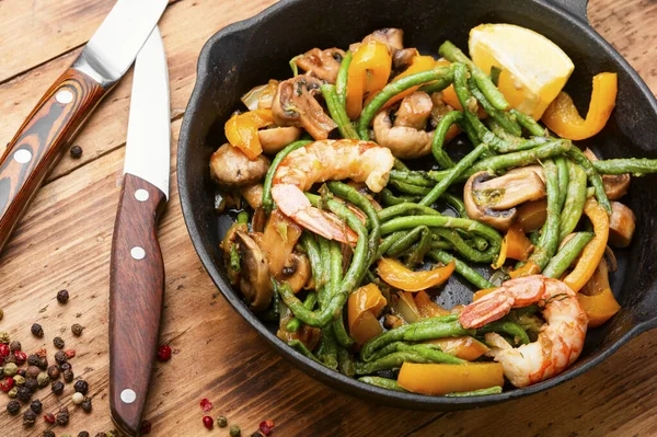 Salad Atlantic Shrimps Asparagus Beans Stew Seafood Vegetables — Stock Photo, Image