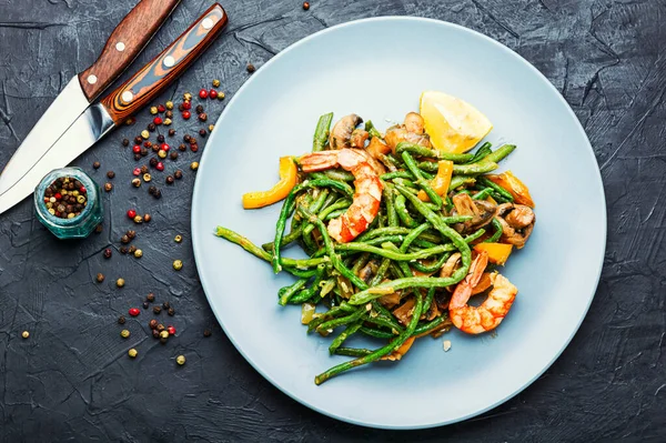 Salat Mit Atlantischen Garnelen Und Spargelbohnen Eintopf Mit Meeresfrüchten Und — Stockfoto