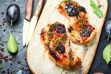 Erik soslu domuz bifteği.