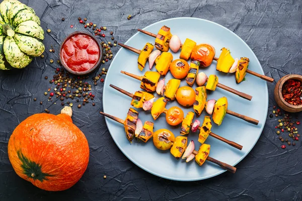 Vegetariano Deliciosa Abóbora Tomate Shashlik Abóbora Frita Espetos — Fotografia de Stock