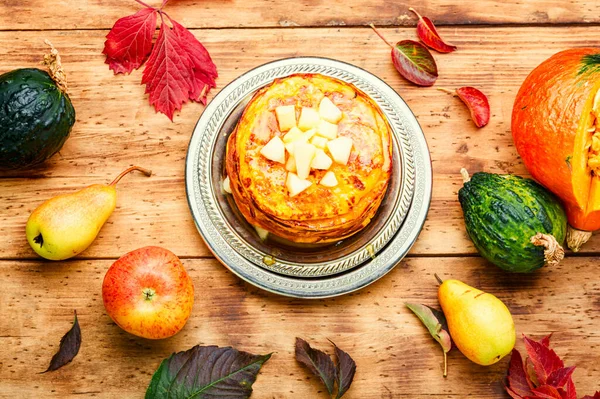 Stapel Zelfgemaakte Pompoen Pannenkoeken Pannenkoeken Herfst Voedsel — Stockfoto