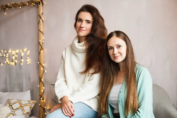 İç stüdyoda bir kadın iş portresi