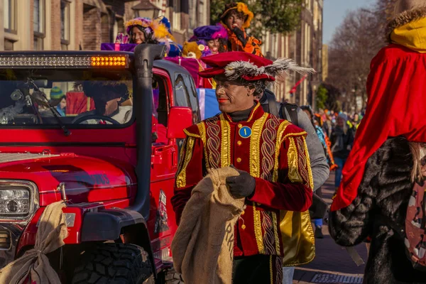 Dordrecht Holandia Listopada 2018 Człowiek Przebrany Strój Jako Piet Pomocników — Zdjęcie stockowe