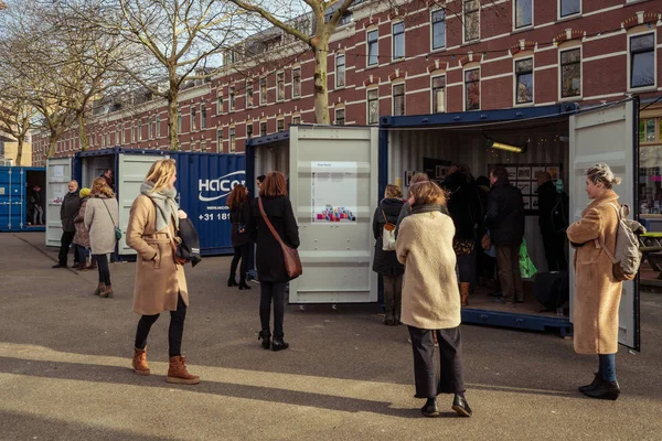 Rotterdam Países Bajos Febrero 2019 Las Personas Que Ven Los —  Fotos de Stock