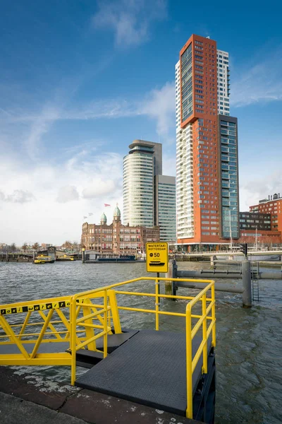 Grenzübergang für Flusstaxis — Stockfoto