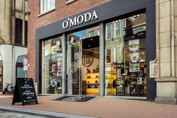 Schoenenwinkel Omoda in Dordrecht — Stockfoto