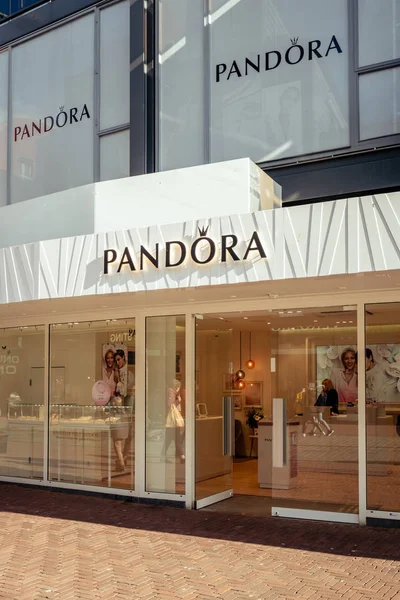 Pandora storefront in Dordrecht — Stockfoto