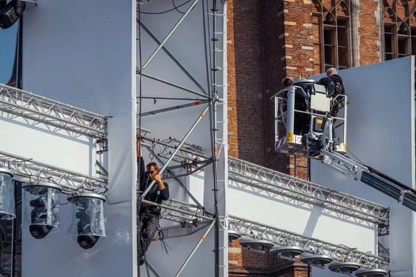 Arbeiter auf dem Gerüst für die Leidenschaft verwendet — Stockfoto