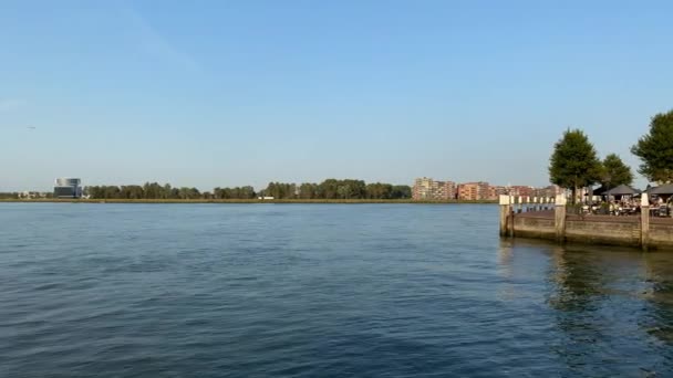 Oficina central de Fokker entre Dordrecht y Papendrecht — Vídeo de stock