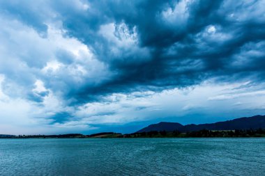 Almanya'da Allgu Gölü Forggensee
