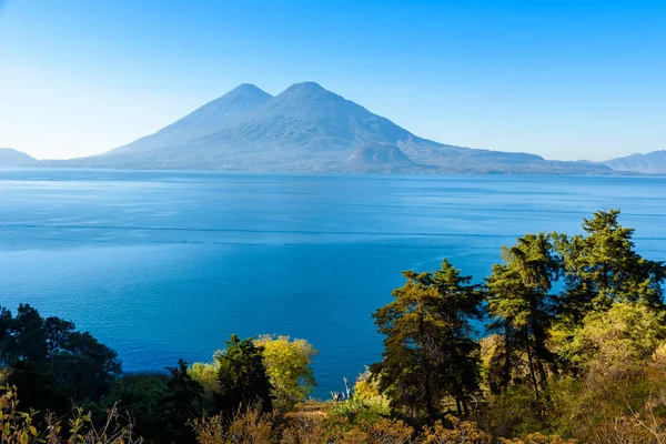 View Lake Atitlan Early Morning Blue Skys Clear Water Beautiful — Stock Photo, Image