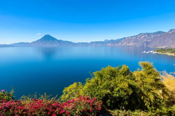 Vista Desde Lago Atitlán Madrugada Cielos Azules Aguas Cristalinas Hermoso — Foto de Stock