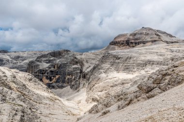 Dolomites İtalya - Piz Boe dağ