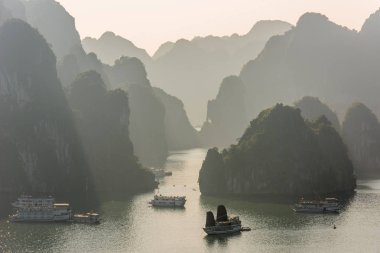 Halong Bay Vietnam güzel manzara