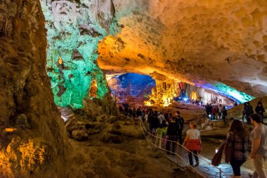 Halong Körfezindeki Sung Mağarası, Vietnam