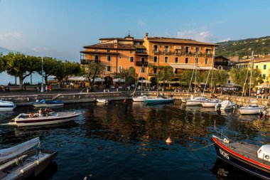 Romantik harbor, Torri del Benaco, İtalya Garda Gölü