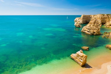 Praia da Marinha - güzel plaj Marinha Algarve, Portekiz
