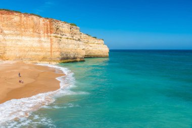 Praia de Benagil - güzel bir plaj ve sahil Portekiz Algarve