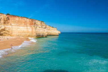 Praia de Benagil - güzel bir plaj ve sahil Portekiz Algarve