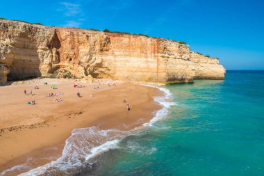 Praia de Benagil - güzel bir plaj ve sahil Portekiz Algarve