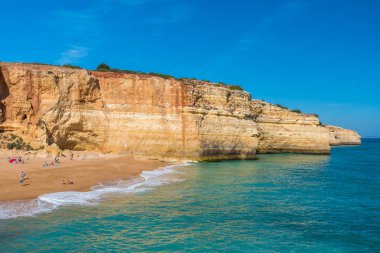 Praia de Benagil - güzel bir plaj ve sahil Portekiz Algarve