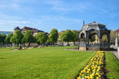 Schlossplatz (Castle square) Stuttgart City, Almanya'da çeşmeler ile