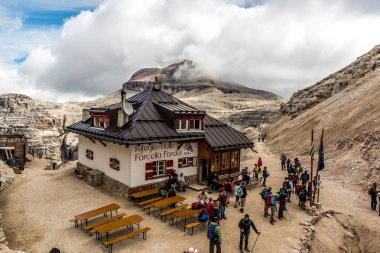 Dolomites, İtalya - Piz Boe dağ