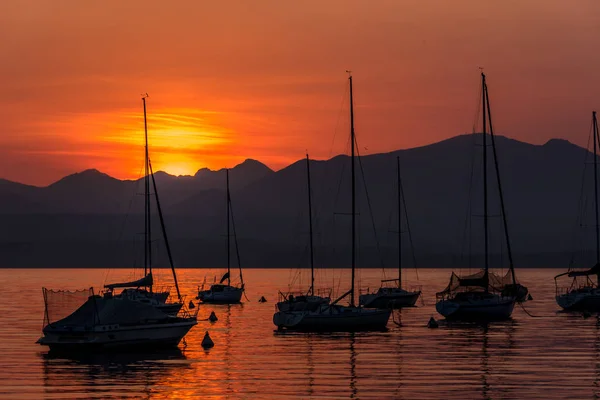 Veleros Lago Garda Con Puesta Sol Italia — Foto de Stock