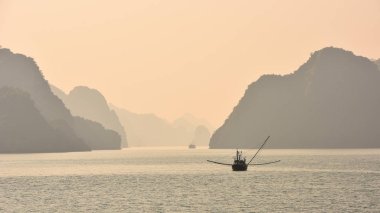Halong Bay Vietnam güzel manzara