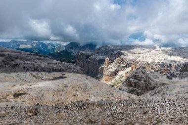 Dolomites İtalya - Piz Boe dağ