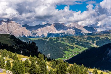 Dolomites İtalya - Val Gardena - Passo Sella