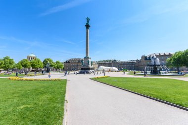 Schlossplatz (Castle square) Stuttgart City, Almanya'da çeşmeler ile