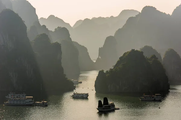 Schöne Aussicht Auf Die Halong Bucht Von Vietnam — Stockfoto